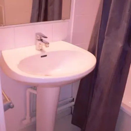 Nickel Et Confortable Daire *